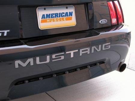 emblema defensa trasera mustang 1999-2004